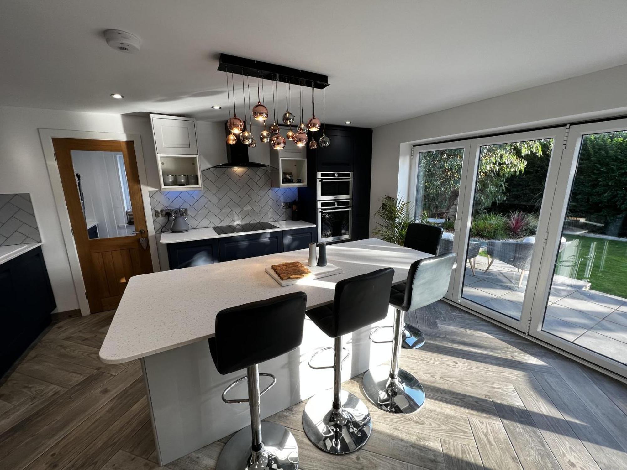 Stylish Modern Home With Parking Enclosed Garden Holyhead Eksteriør billede